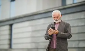 5 گوشی خاص ارود با کیفیت بالا مناسب برای سالمندان