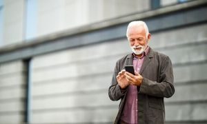 5 گوشی خاص ارود با کیفیت بالا مناسب برای سالمندان
