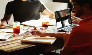 جاب ویژن: دلیلی برای بیکار ماندن جوانان وجود ندارد
