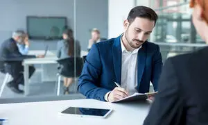 مدیران میانی حوزه تبلیغات چقدر حقوق می گیرند؟