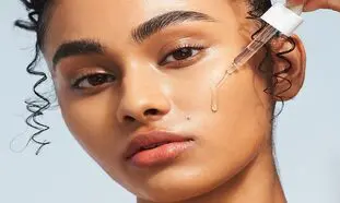 ۳ سوال متداول درباره سرم آبرسان دور چشم