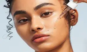 ۳ سوال متداول درباره سرم آبرسان دور چشم