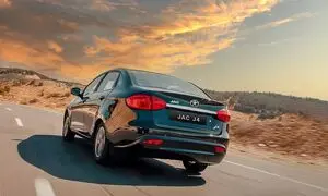 مقایسه JAC J4 و KMC X5؛ کدام خودرو برای من مناسب‌ تر است؟