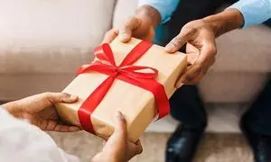 15 هدیه شب یلدا برای مردان جوان و پدران