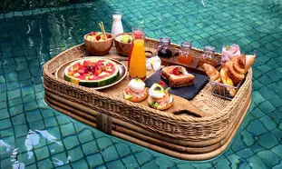 ۹ هتل دبی با صبحانه های شناور که بهترین سوژه برای عکاسی هستند