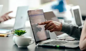 برای خرید لپ تاپ میان رده کدام برند را انتخاب کنیم؟ / معرفی 5 مدل پرفروش
