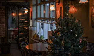 بهترین کافه ها و رستوران های تهران با حال و هوای کریسمس