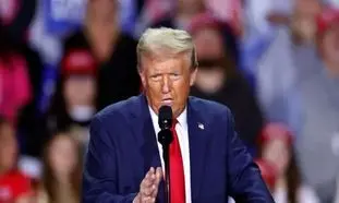 تصویر زنی که توسط دونالد ترامپ مورد تجاوز قرار گرفته است