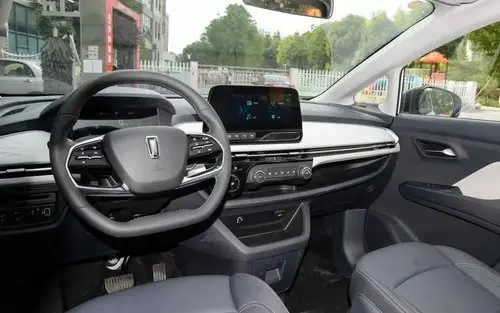 اولین تجربه تست خودروهای برقی ایران خودرو؛ بستیون نات و دانگ فنگ ای ۷۰ در همایش آپکو