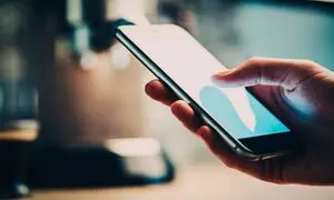 پیش از خرید، لیست قیمت عمده موبایل علائدین را از کالاآمد چک کنید