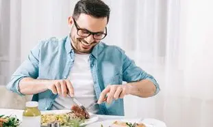 تغذیه آگاهانه: چگونه عادات شما بر سلامت روان تأثیر می‌گذارد؟