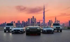 اجاره خودرو در دبی برای عکاسی و تولید محتوا با دیاررنت