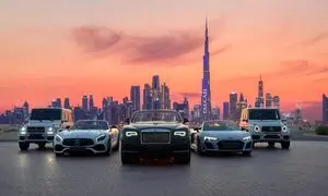 اجاره خودرو در دبی برای عکاسی و تولید محتوا با دیاررنت