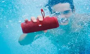 ۴ اسپیکر ضدآب باکیفیت برای استفاده در حمام