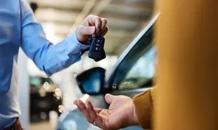 راهنمای جامع شرایط اجاره اتوموبیل در دبی با دیار رنت