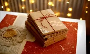 کتاب «میزها و دیوارها»؛ یک پیشنهاد ویژه برای هدیه نوروز 1404