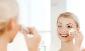 چرا باید تونر پوست چرب را به روتین شبانه اضافه کرد؟
