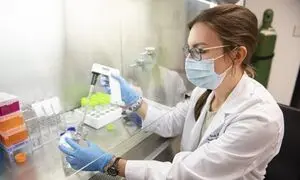 حضور گروه دارویی گلرنگ در سمینار دانشجویان داروسازی ایران در اهواز