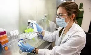 حضور گروه دارویی گلرنگ در سمینار دانشجویان داروسازی ایران در اهواز