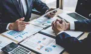 تقدیر از کارن کراد در دو رویداد داخلی