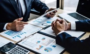 تقدیر از کارن کراد در دو رویداد داخلی