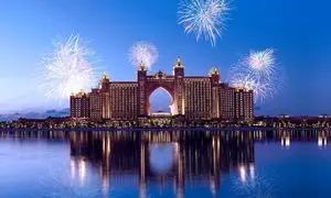 تور دبی یا مالزی؟ مقایسه این دو مقصد توریستی برای سفرهای نوروزی