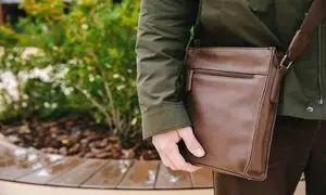 بهترین راهنمای خرید کیف چرمی؛ همه چیز درباره چرم اصل و فیک!