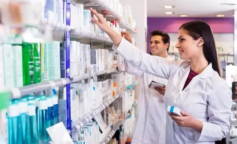 برگزاری پنل انتقال تجربه در گردهمایی دانشجویان داروسازی