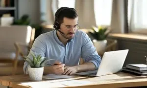 آشنایی با فضای کاری کارگزاری‌ ها در گفت‌ و گوی زنده با مدیرعامل کارگزاری مبین سرمایه