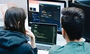 برگزاری هفتادمین دورهمی «کد اند کافی» در اصفهان