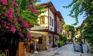 آنتالیا یا دبی؟ تفاوت های سفر به دو مقصد دیدنی