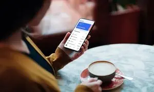 بررسی چالش‌ های مالی پلتفرم‌ های آنلاین در یک گردهمایی
