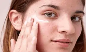 ارزانترین ضدآفتاب فلوئیدی برای پوست جوش دار