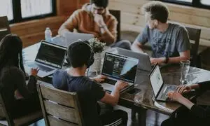 آغاز دوره هکاتون عامل‌ های هوشمند مدل‌ های زبانی بزرگ دانشگاه شریف