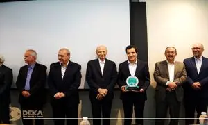 اعطای نشان عالی روابط عمومی به دپارتمان ارتباطات هلدینگ دکا