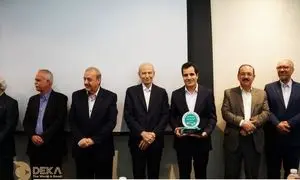 اعطای نشان عالی روابط عمومی به دپارتمان ارتباطات هلدینگ دکا