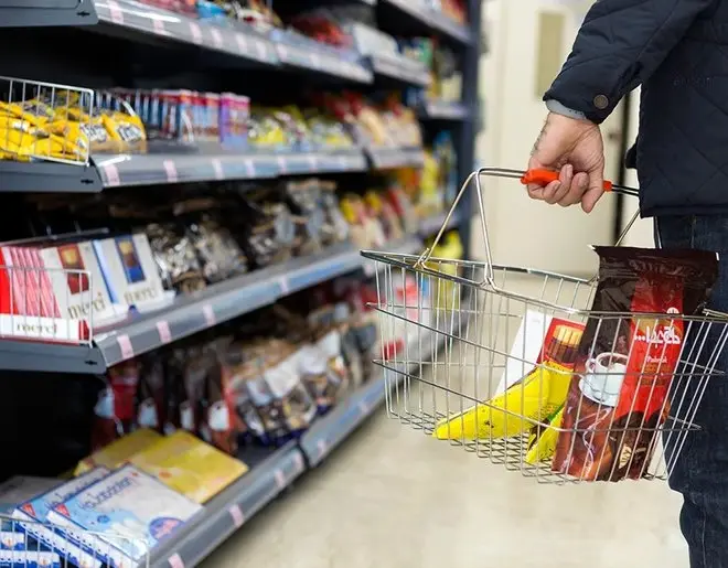 همکاری ازکی وام و دیلی مارکت برای خرید اقساطی کالاهای ضروری