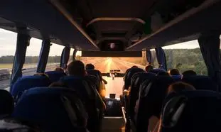 چرا اجاره اتوبوس بهترین انتخاب برای سفرهای زیارتی گروهی است؟