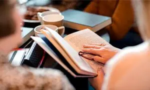 بررسی کتاب «خندهٔ خورشید، اشک ماه» در گارنت