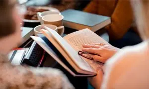 بررسی کتاب «خندهٔ خورشید، اشک ماه» در گارنت