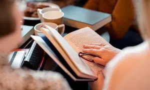 بررسی کتاب «خندهٔ خورشید، اشک ماه» در گارنت