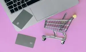 فروشگاه اینترنتی یا مارکت‌ پلیس: کدام برای کسب‌ و کار شما مناسب‌ تر است؟