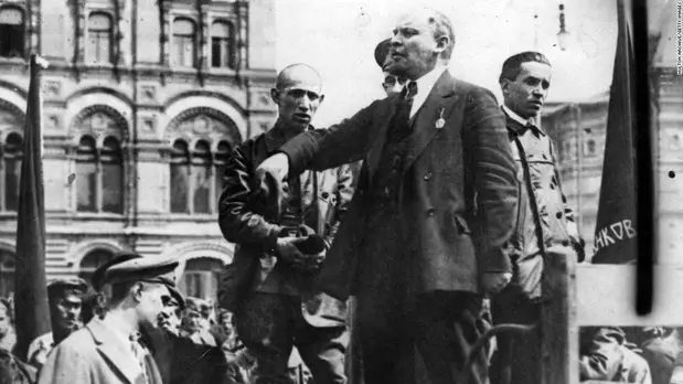 نشست بررسی کتاب «انقلاب اکتبر» در تهران