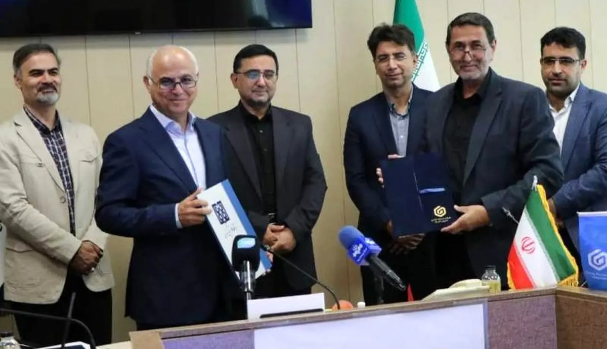 امضای دو تفاهم نامه همکاری بین گروه دارویی گلرنگ و دانشگاه علوم پزشکی تهران