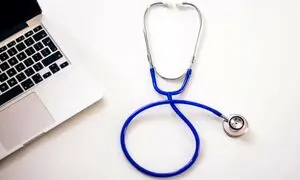 ارائه خدمات رایگان دکتر ساینا در دوران جنگ