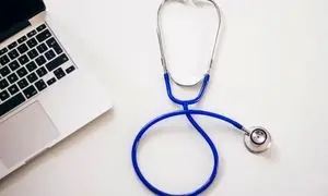 ارائه خدمات رایگان دکتر ساینا در دوران جنگ