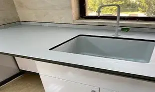 سینک آزمایشگاهی از ملزومات در هر آزمایشگاه