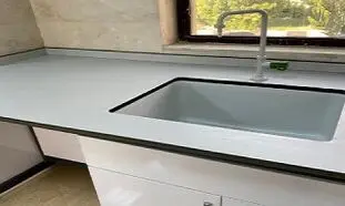 سینک آزمایشگاهی از ملزومات در هر آزمایشگاه