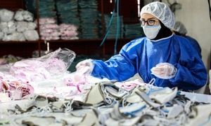 عرضه شفاف ماسک و مواد ضدعفونی کننده در فروشگاه زنبیل