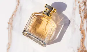 چطور استفاده مجدد از شیشه عطر به کاهش هزینه و ضایعات کمک می‌کند؟